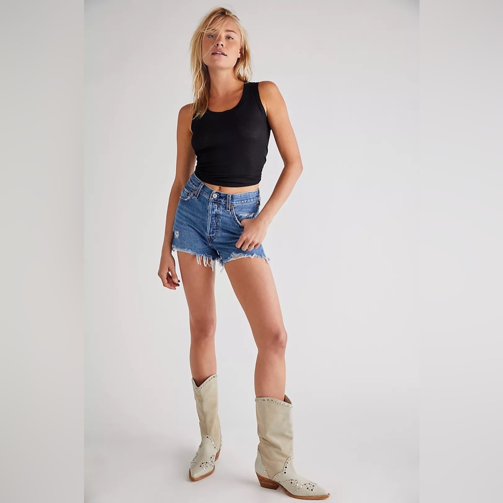 Levi’s Ribcage Shorts